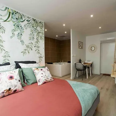 Love Room Et Spa - Le Cocon Aubie-et-Espessas Exterior photo